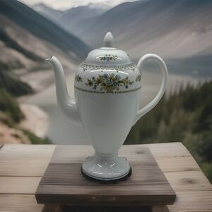 Wedgwood Petersham Fine Bone China Coffee Pot England Floral Tea Pot EUC